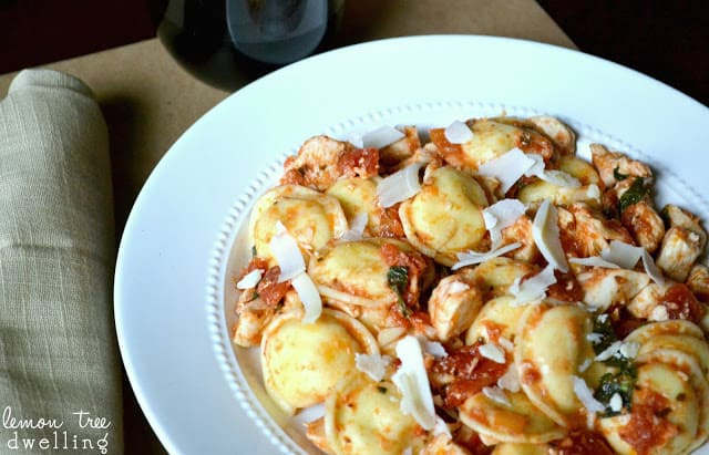 Chicken Bruschetta Ravioli is comfort food done right! This 5 ingredient dinner is on the table in 20 minutes or less and will please any picky eater. Delicious!