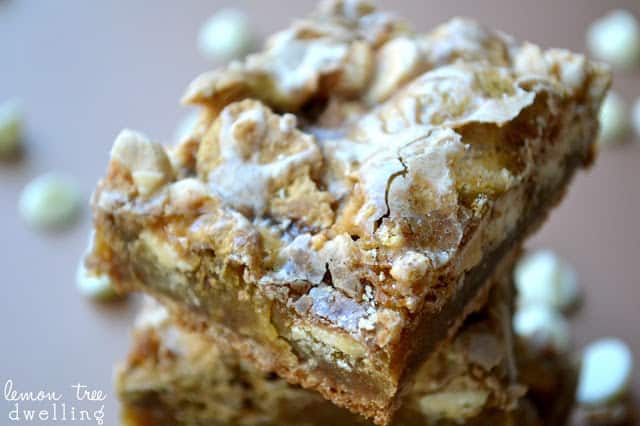 Cinnamon S'more Blondies don't need any campfire to enjoy! These chewy blondies will have you dreaming of summer! Delicious for any occasion or celebration