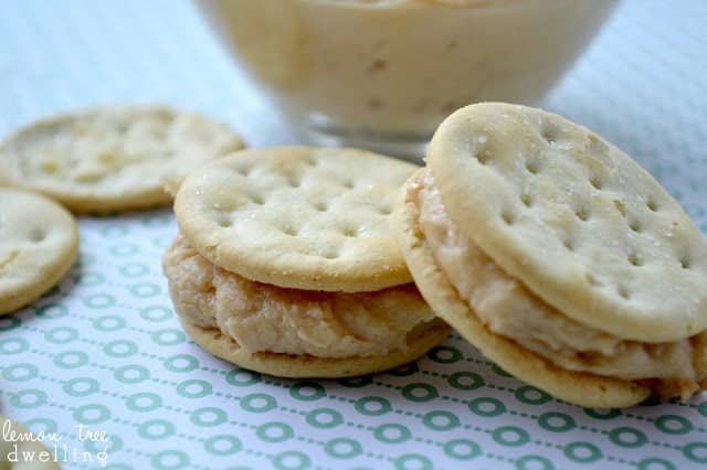 These Dad's Peanut Butter Frosting Crackers will be your new favorite treat! A delicious peanut butter frosting sandwiched between two buttery crackers. 