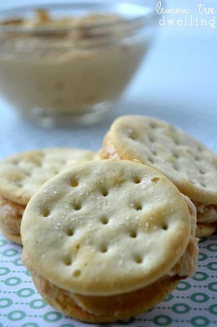 These Dad's Peanut Butter Frosting Crackers will be your new favorite treat! A delicious peanut butter frosting sandwiched between two buttery crackers. 