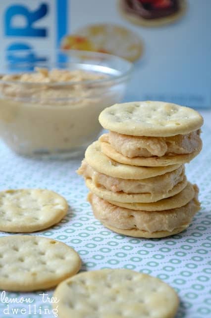 These Dad's Peanut Butter Frosting Crackers will be your new favorite treat! A delicious peanut butter frosting sandwiched between two buttery crackers. 