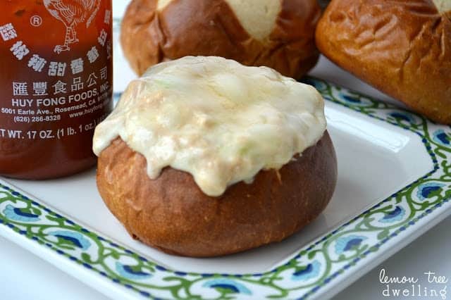 These Sriracha Tuna Pretzel Bowls will be your quickest lunchtime meal ever! This 5 ingredient hot pocket meal also doubles as a quick snack or game day appetizer. Perfect for those on the run meals with a kick of heat!