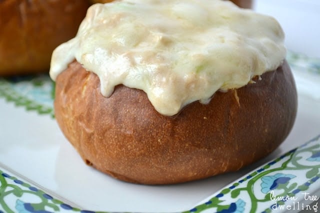 These Sriracha Tuna Pretzel Bowls will be your quickest lunchtime meal ever! This 5 ingredient hot pocket meal also doubles as a quick snack or game day appetizer. Perfect for those on the run meals with a kick of heat!