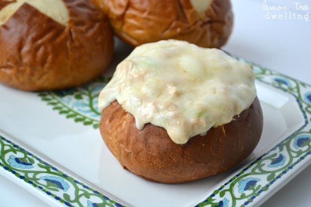 These Sriracha Tuna Pretzel Bowls will be your quickest lunchtime meal ever! This 5 ingredient hot pocket meal also doubles as a quick snack or game day appetizer. Perfect for those on the run meals with a kick of heat!