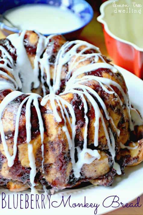 How To Make Monkey Bread - Blueberry Cream Cheese Monkey Bread | Homemade Recipes http://homemaderecipes.com/course/breakfast-brunch/how-to-make-monkey-bread