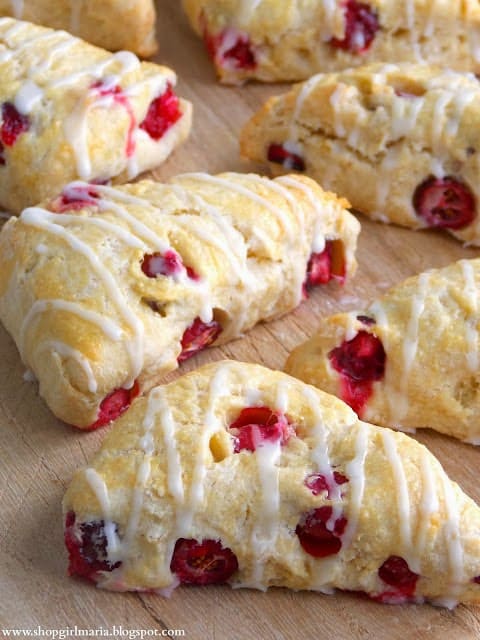 http://shopgirlmaria.blogspot.com/2013/11/fresh-cranberry-mini-scones.html