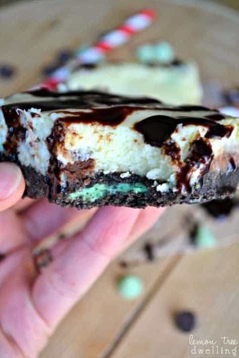 Mint Oreo Cheesecake Bars are a delicious bar pan cheesecake dessert. Simple cheesecake with delicious mint chocolate and a crunchy Oreo crust. 