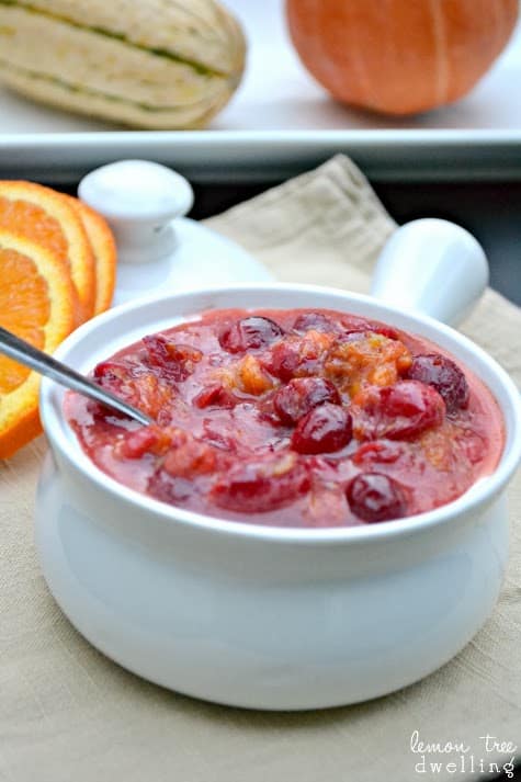 Orange Spiced Cranberry Sauce - a delicious twist on a #thanksgiving classic! #cranberrysauce