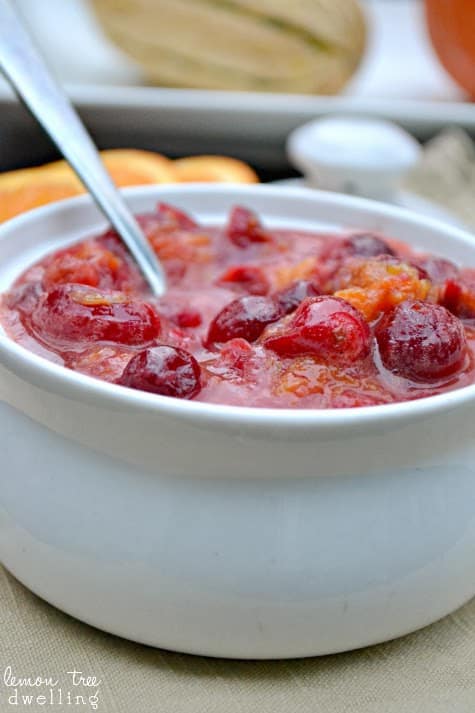 Orange Spiced Cranberry Sauce - a delicious twist on a #thanksgiving classic! #cranberrysauce