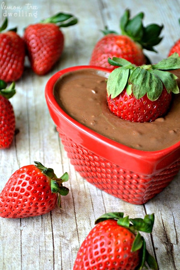 Chocolate Fondue Recipe (Just 3 Ingredients!)