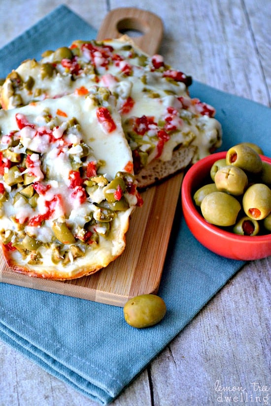 Cheesy Olive Bread is so ooey, gooey and full of cheesy goodness! 