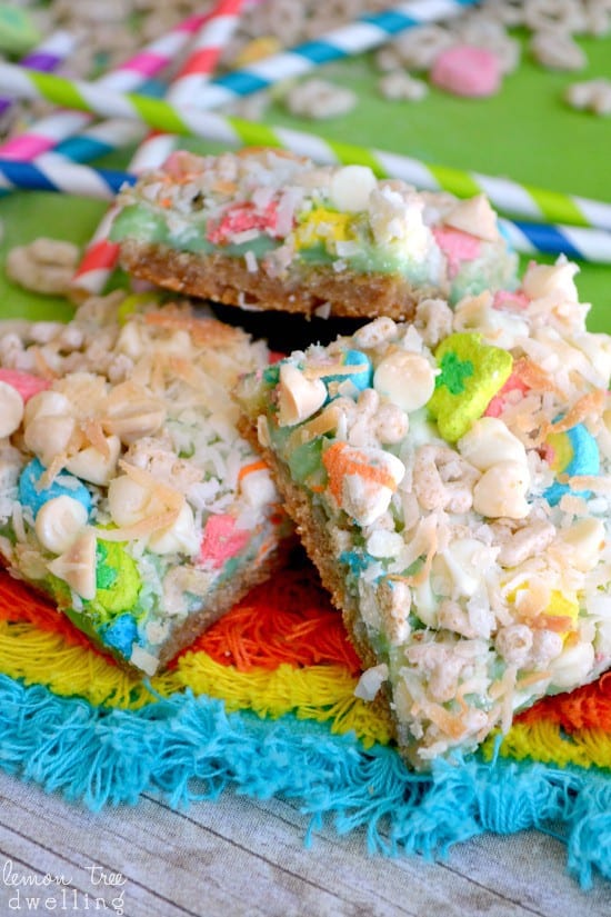These Lucky Charms Magic Bars are a magical dessert for everyone! 