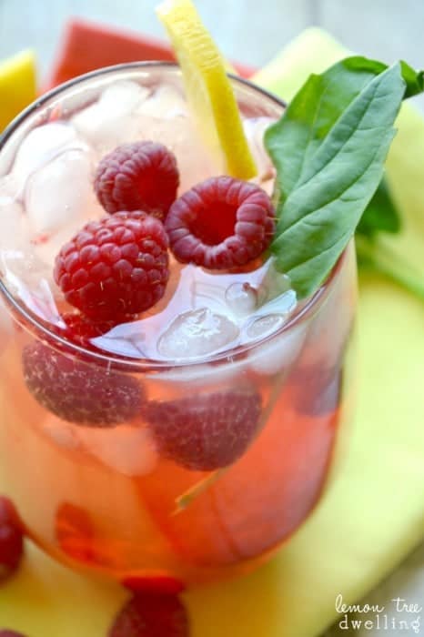 Raspberry Citrus Green Tea Cooler - a light, refreshing drink that's perfect for summer!