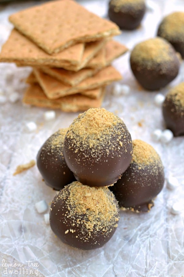 Golden S'more Truffles! Oreo Truffles meet S'mores in a match made in Heaven!! #smoresweek #yummy