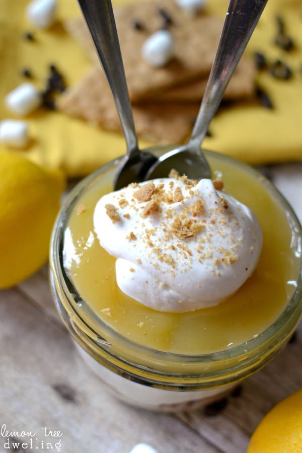 Lemon Meringue S'mores Parfaits - such a fun, refreshing twist on a classic!