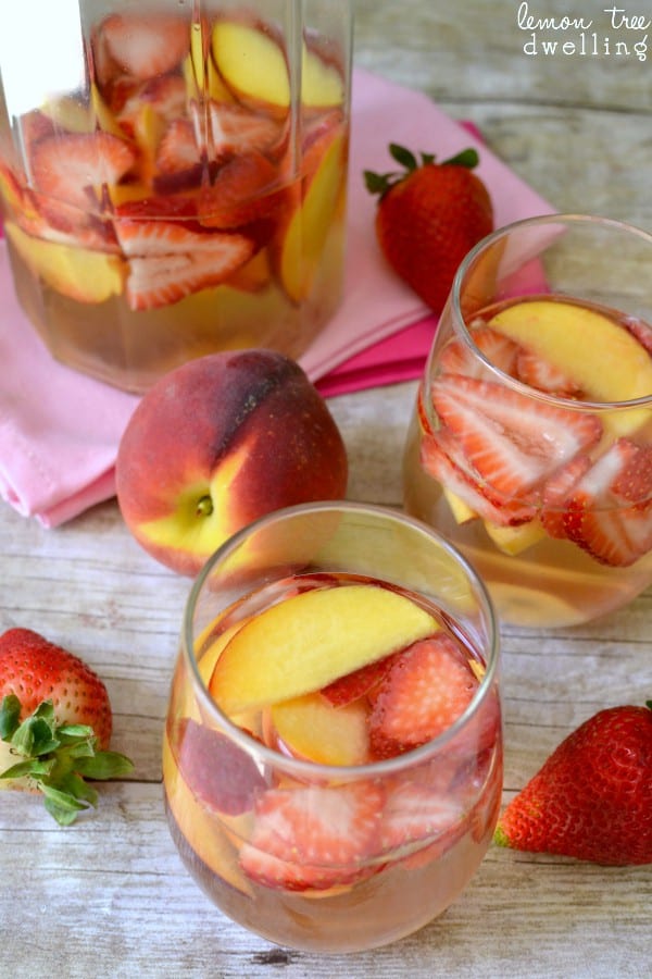 Strawberry Peach Sangria | Lemon Tree Dwelling