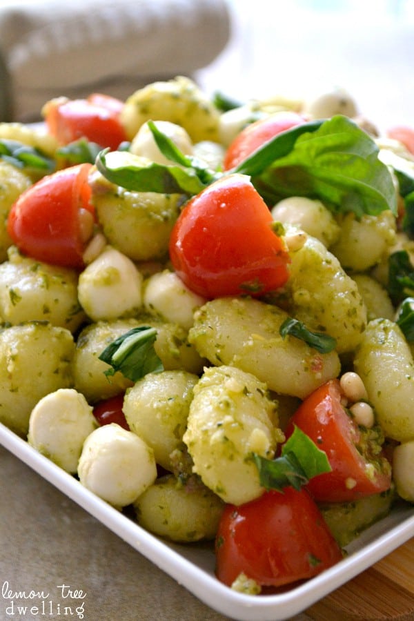 Pesto Caprese Gnocchi  - just 7 ingredients to the perfect summer dish!