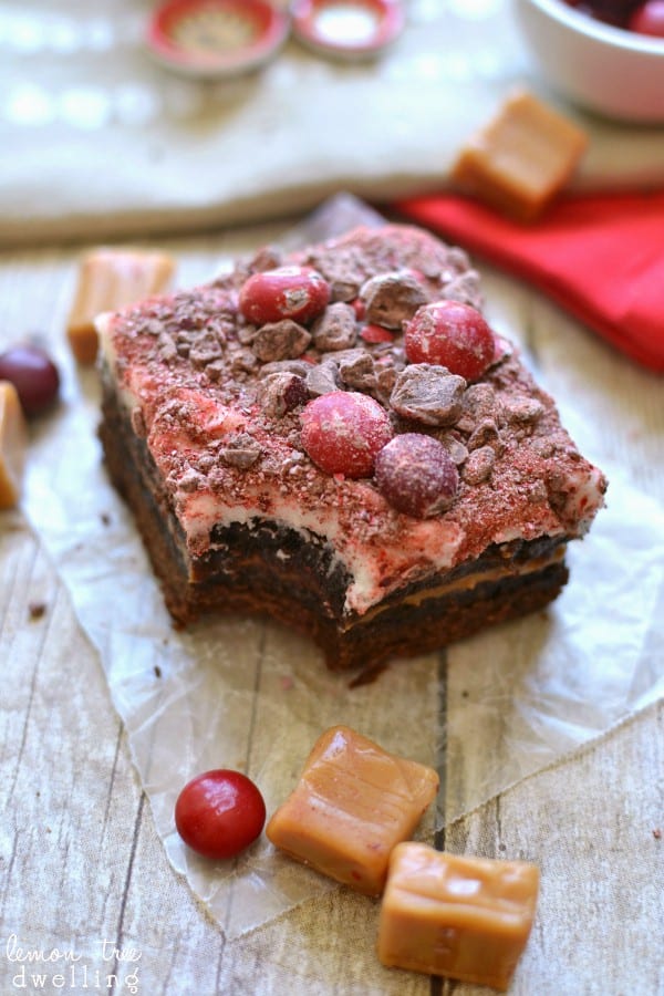 Candy Apple Brownies layered with creamy caramel and topped with apple buttercream and crushed Candy Apple M&M's #FlavorofFall #CollectiveBias #shop