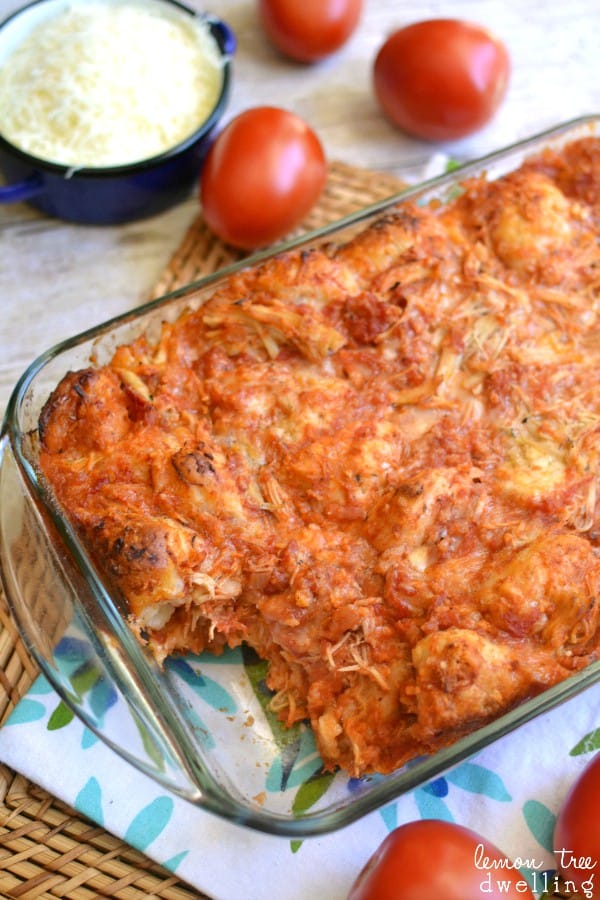Chicken Parmesan Pull-Apart Bread - just 6 ingredients! Makes a great appetizer or easy meal.