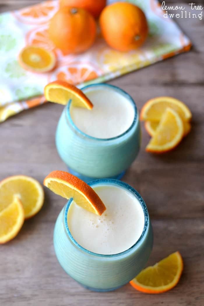 A Mimosa Smoothie combines the delicious flavors of your favorite brunch drink with creamy vanilla yogurt. This 3 ingredient breakfast smoothie is cause for celebration!