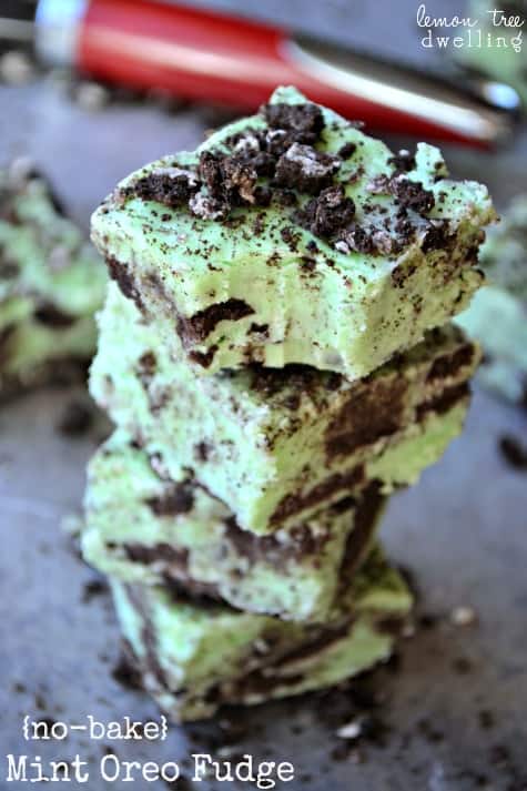 No-Bake Mint Oreo Fudge is a quick and easy dessert ready to share with others. This 5 minute treat is a rich and creamy peppermint fudge filled and sprinkled with chocolatey Oreo cookies. 