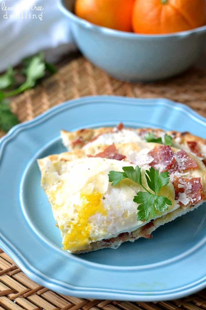 Breakfast Pizza Carbonara - just 10 minutes to a delicious meal. This would also make a great lunch or dinner!