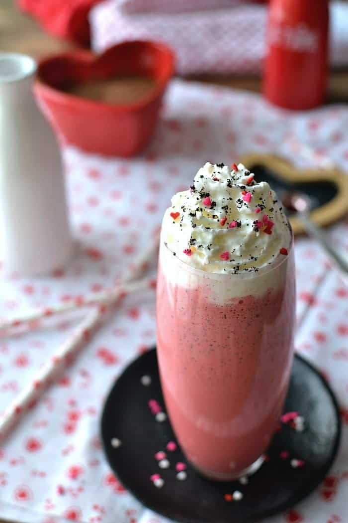 https://lemontreedwelling.com/wp-content/uploads/2015/01/Red-Velvet-Mocha-Milkshake-3c.jpg