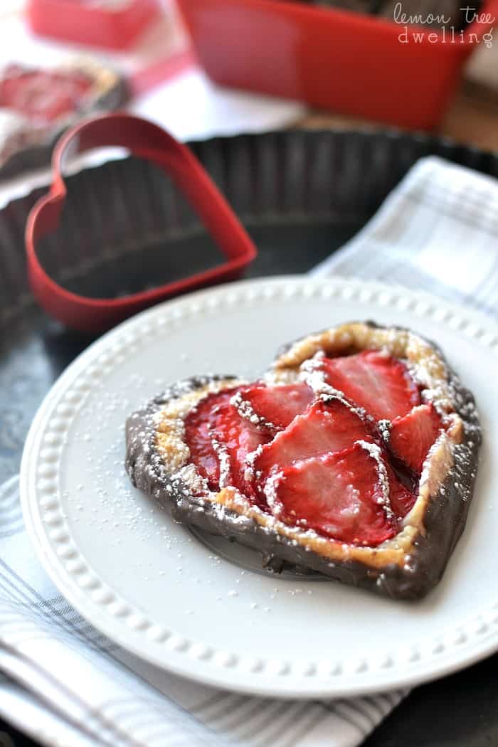 Strawberry Chocolate Galette 🍓🍫 Strawberries and chocolate are alrea