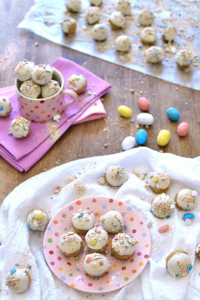 Easter Cookie Dough Buckeyes - made with peanut butter cookie dough and malted milk balls. Genius!