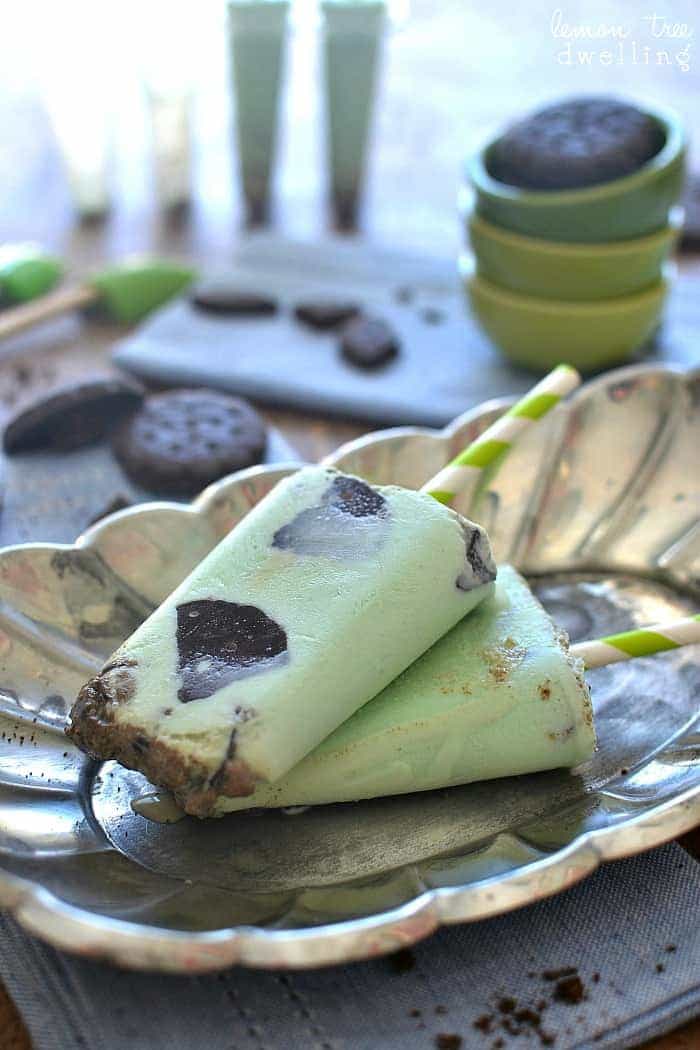 Thin Mint Popsicles are made with fresh cream and Thin mint cookies!