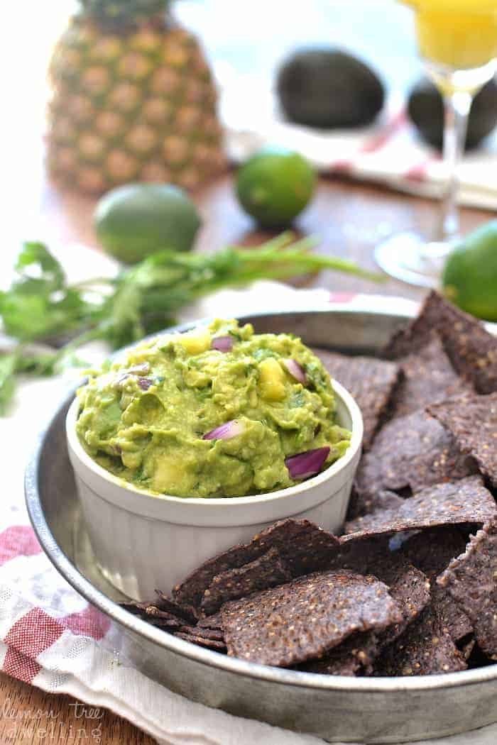 The BEST Pineapple Guacamole! This looks so good for summer!