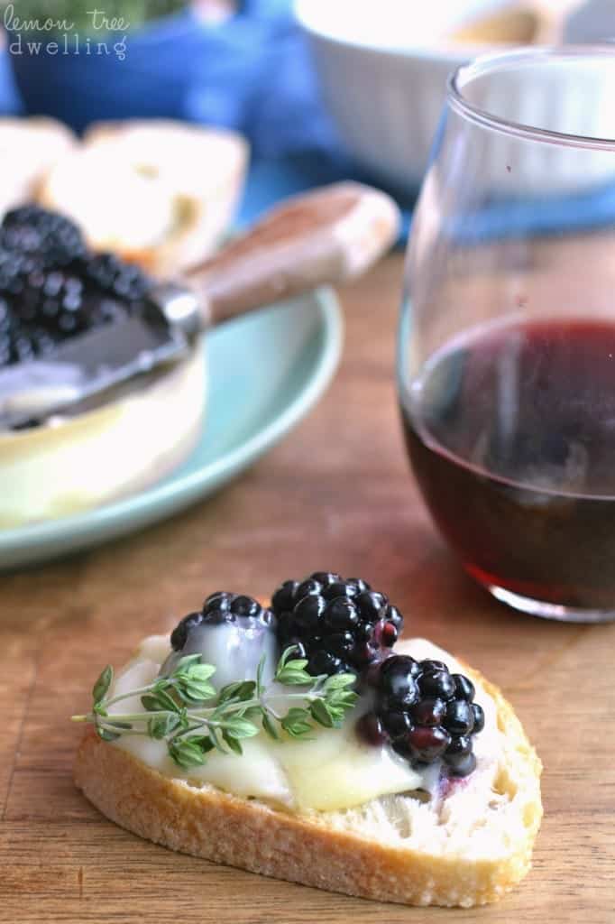 Baked Brie with fresh blackberries soaked in Cambria Julia's Vineyard Pinot Noir - a delicious summer appetizer! #cambriawines #sponsored