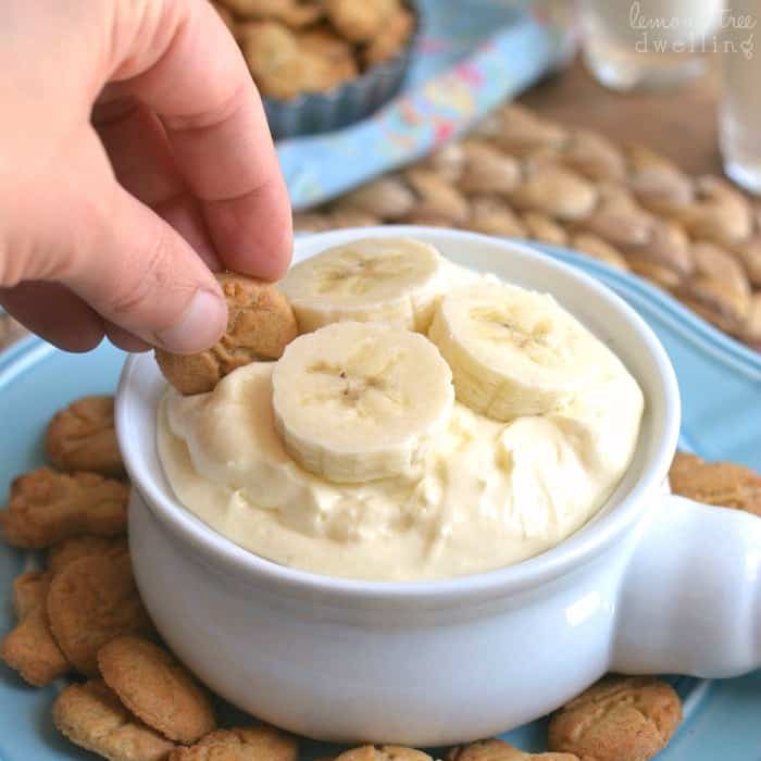 Banana Cream Pie Dip - just 4 ingredients and perfect for kids! I served it with Horizon Honey Graham Snack Crackers and they LOVED it! #HorizonSnacks #ad @Horizon_Organic