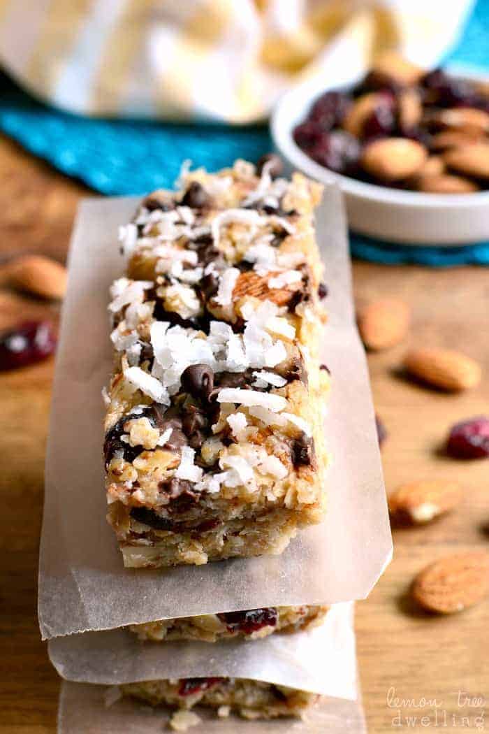 Almond, Cranberry & Dark Chocolate Granola Bars - Bake Play Smile