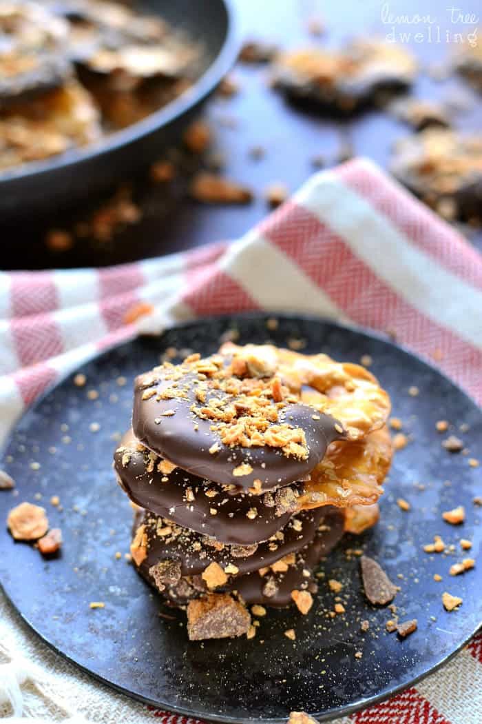 These Butterfinger Pretzel Crisps combine salty pretzel crisps with milk chocolate, a hint of rum extract, and BUTTERFINGERS! You better believe these will become your new favorite snack!