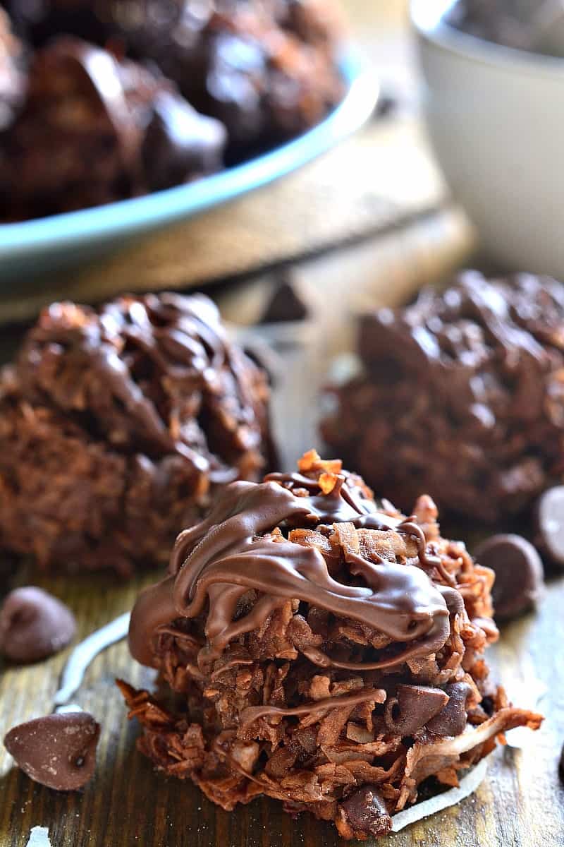 Double Chocolate Coconut Macaroons are loaded with rich chocolatey flavor and sinfully delicious coconut - the perfect twist on a classic! Don't miss these!