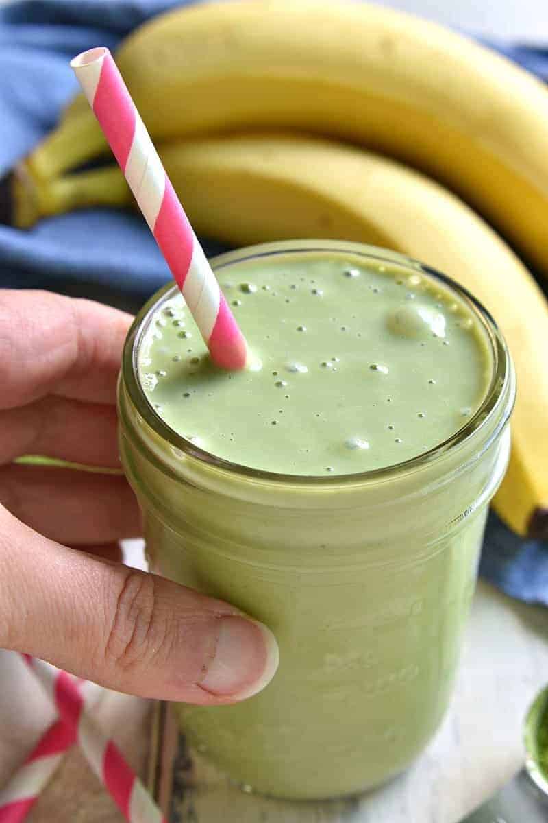 This Vanilla Green Tea Smoothie combines the classic flavors of green tea and vanilla in a rich, creamy smoothie that's both healthy and delicious! Perfect for breakfast or an afternoon pick me up!