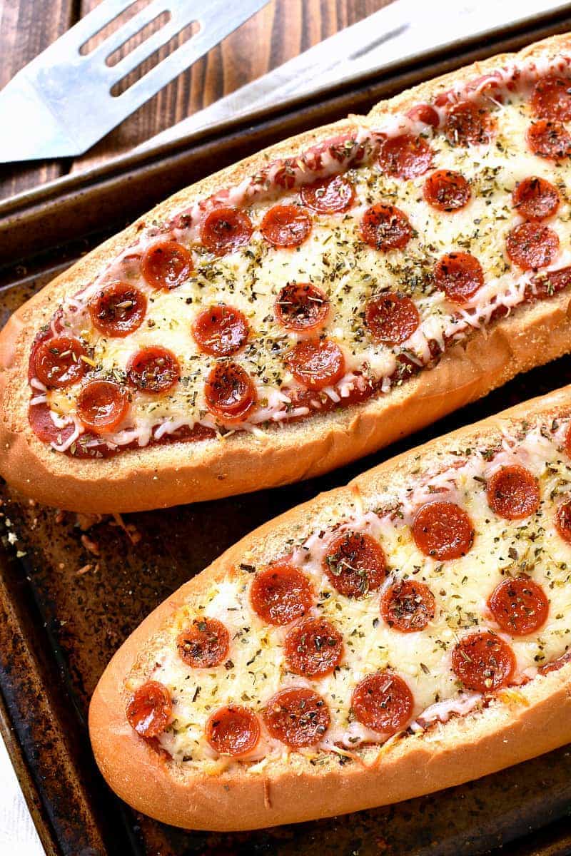 This Stuffed Pepperoni Pizza Bread is the ULTIMATE easy comfort food! Perfect for weeknight dinners, game days, sleepovers, or parties...and it doubles as an appetizer!