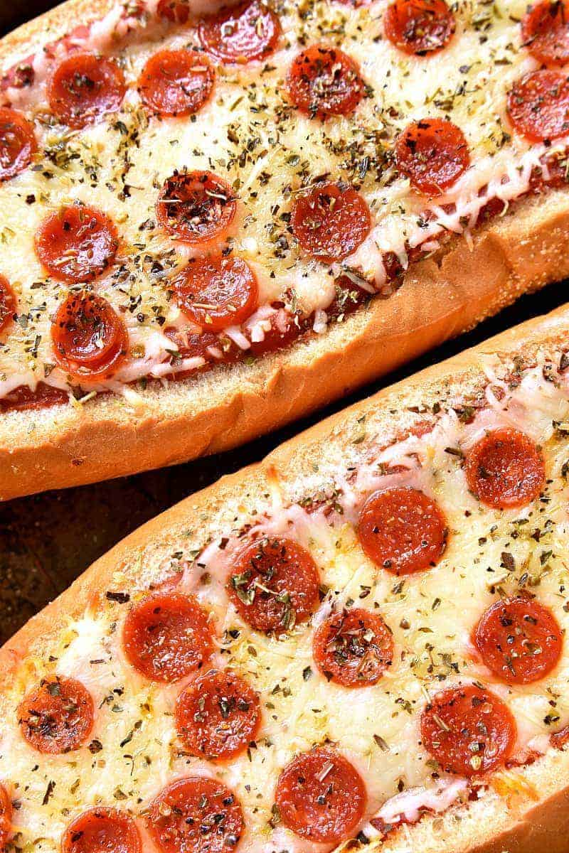 This Stuffed Pepperoni Pizza Bread is the ULTIMATE easy comfort food! Perfect for weeknight dinners, game days, sleepovers, or parties...and it doubles as an appetizer!