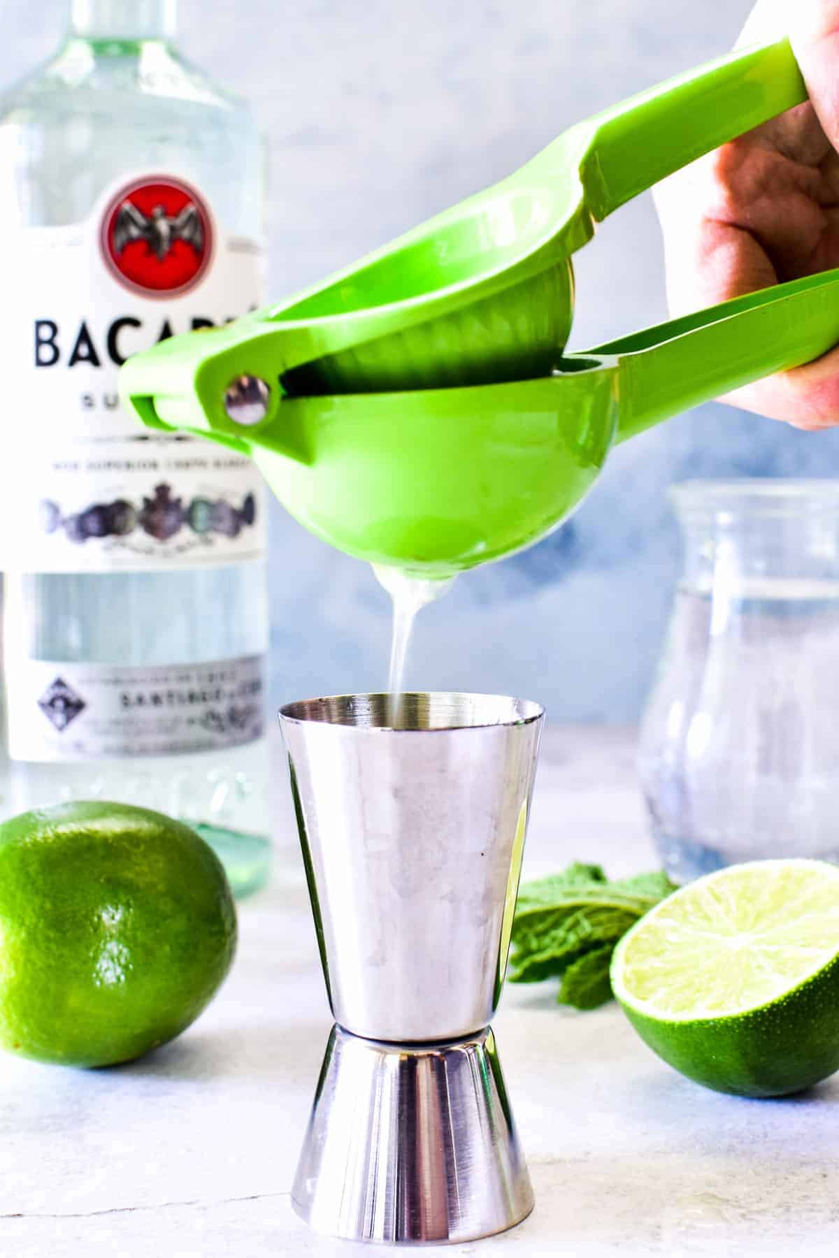 Juicing a fresh lime